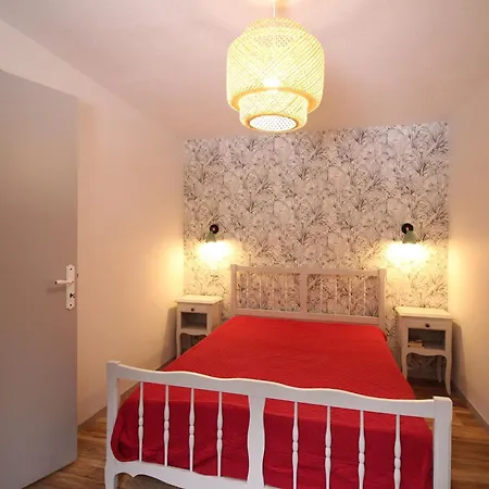 Bel Au Avec Balcon Et Parking - Fr-1-415-202 *